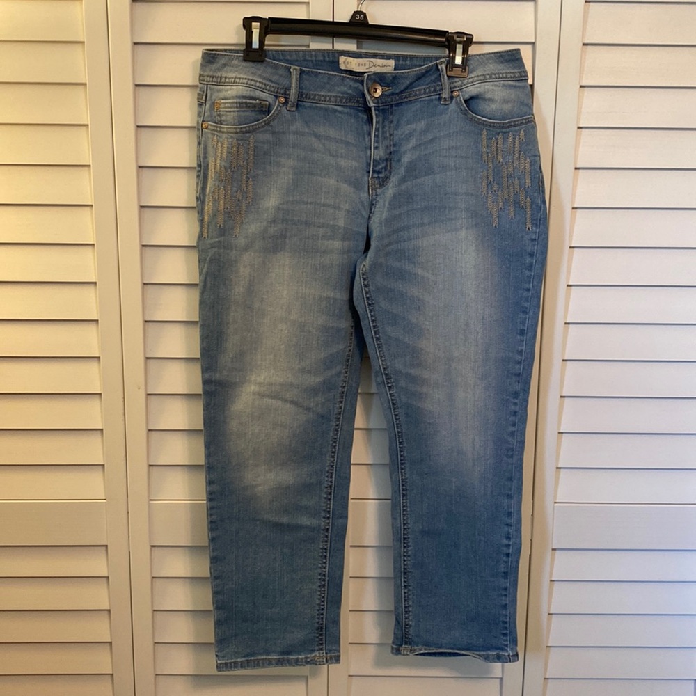 Est 1946 Denim Size 12 midrise crop jeans with wheat details on front and back.